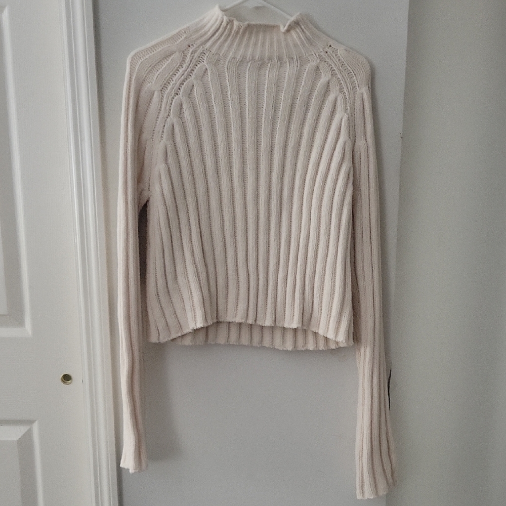American Eagle Outfitters Cream Mock Neck Cropped Sweater Size Medium NWT